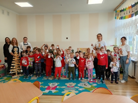 Zamknij oczy i pomyśl o świętach Bożego Narodzenia… Przedszkolaki odkrywają zapachy Świąt.