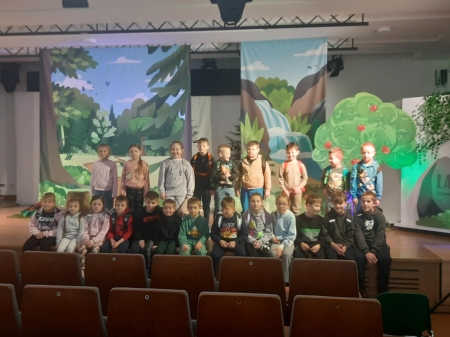 WYJAZD UCZNIÓW DO TEATRU W STRZYŻOWIE