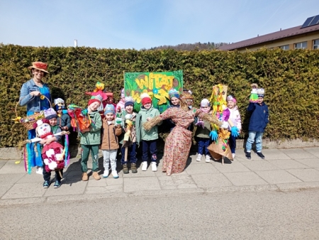 Powitanie Wiosny w naszym przedszkolu – radosny przemarsz dróżkami Kamienicy Górnej