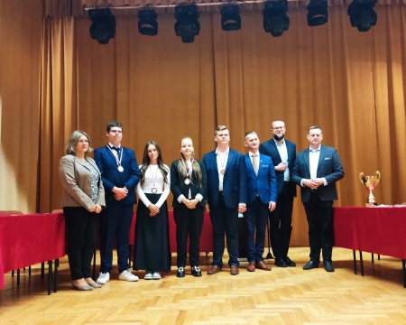TURNIEJ DEBAT OKSFORDZKICH W GMINIE BRZOSTEK -  III MIEJSCE DLA NASZEJ SZKOŁY