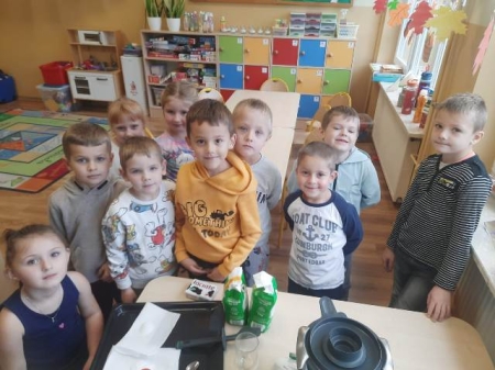 „Od ziarenka do bochenka” – czyli jak przedszkolaki pieką bułeczki.