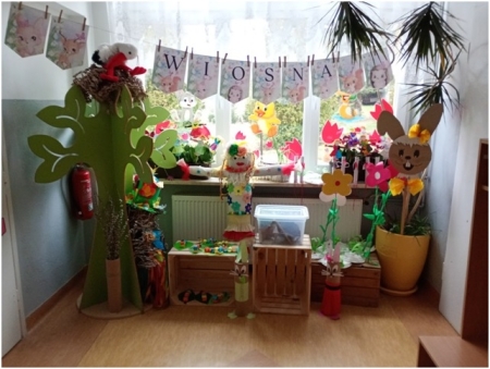 Wiosenny ogródek w naszym przedszkolu, elementy zajęć montessoriańskich.